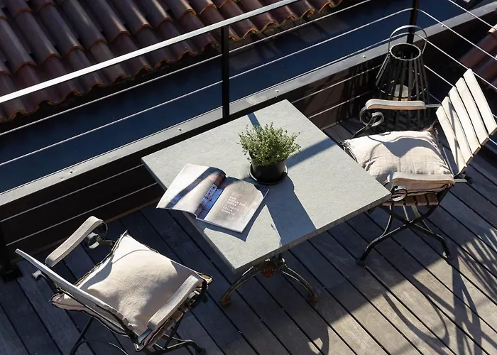 Апартаменти Attica 54